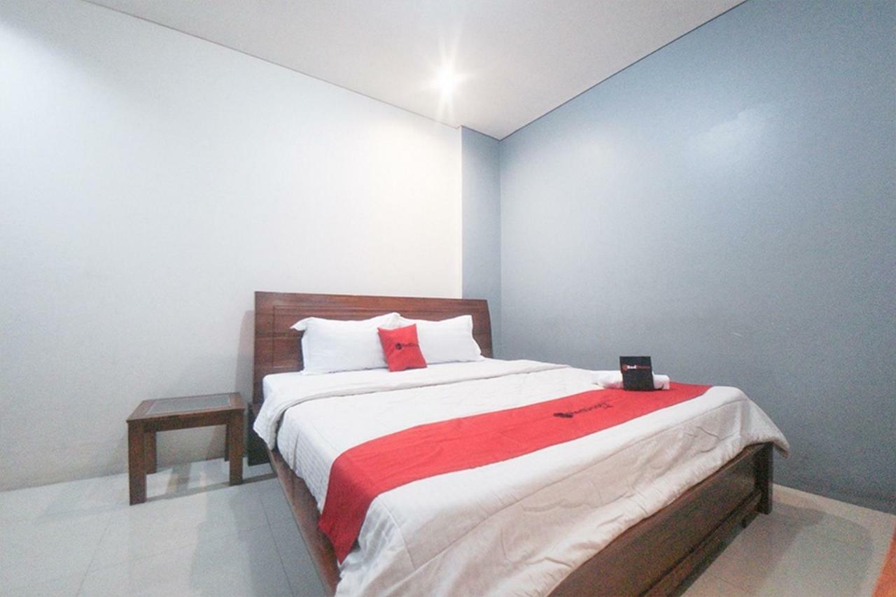Reddoorz Plus Near Green Pramuka Square Mall Jakarta Luaran gambar