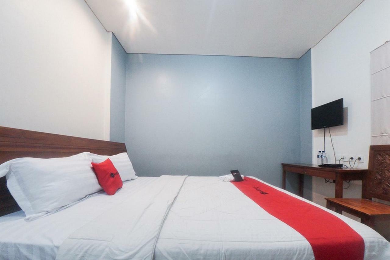 Reddoorz Plus Near Green Pramuka Square Mall Jakarta Luaran gambar