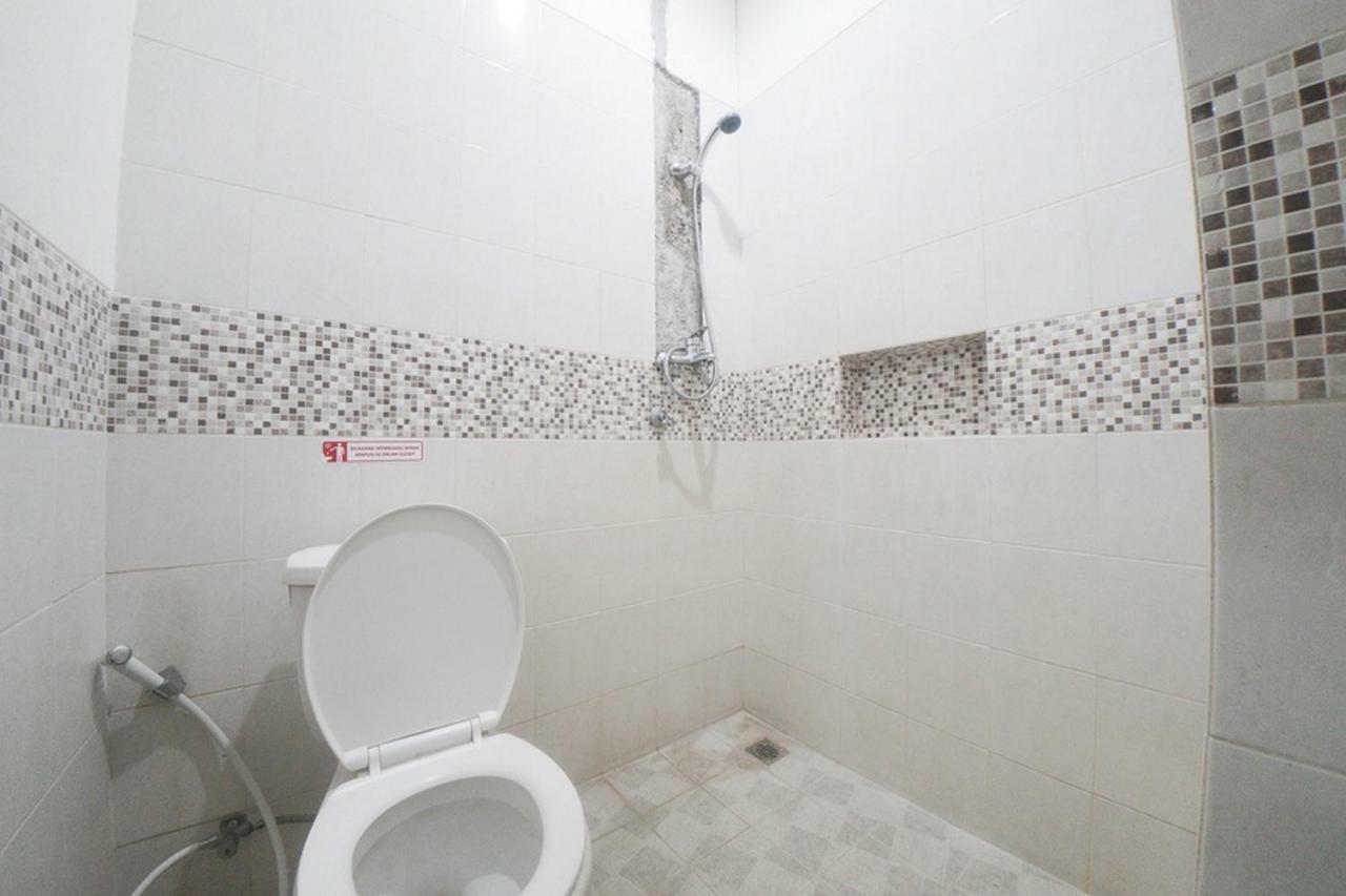 Reddoorz Plus Near Green Pramuka Square Mall Jakarta Luaran gambar