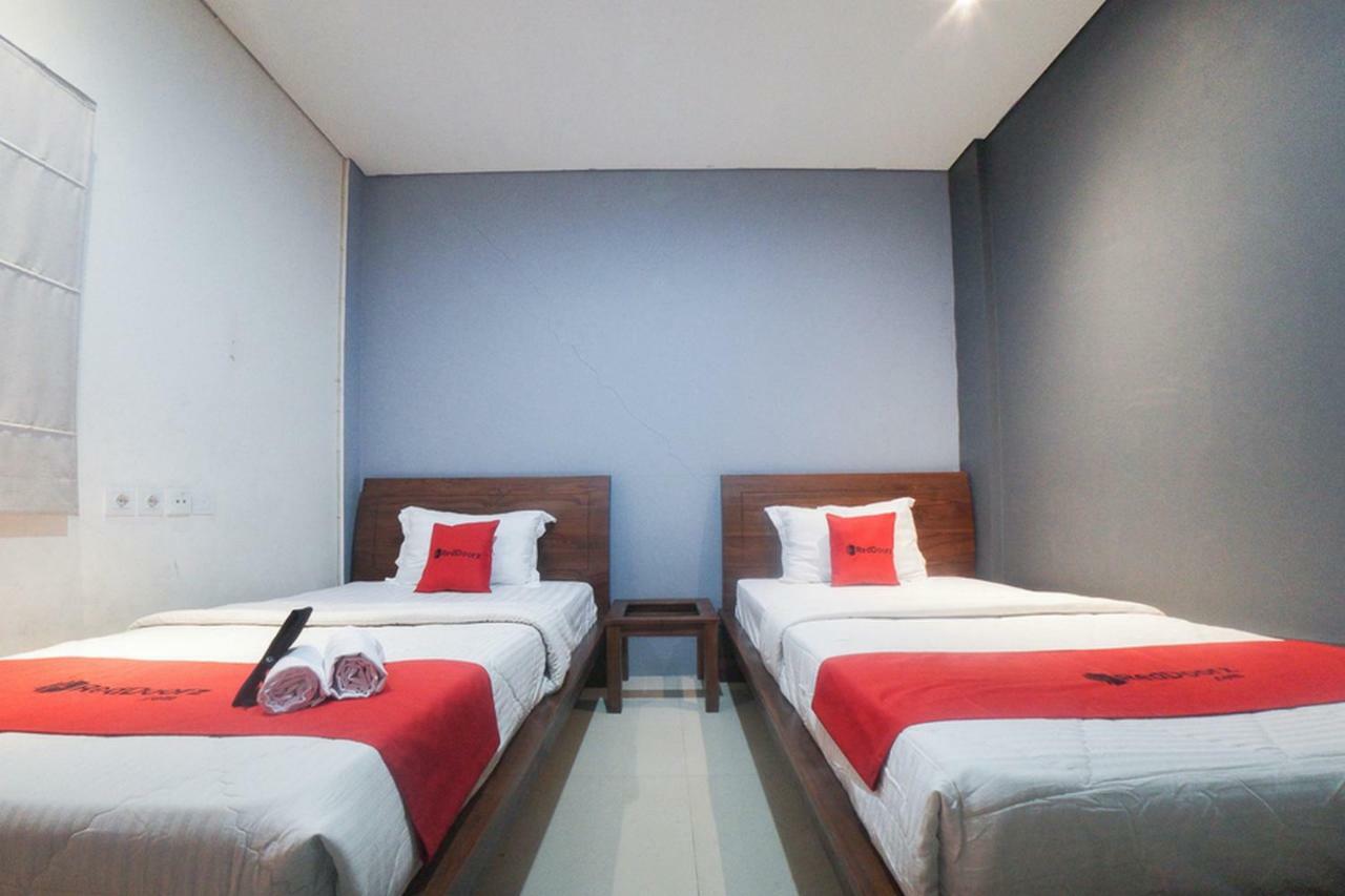 Reddoorz Plus Near Green Pramuka Square Mall Jakarta Luaran gambar