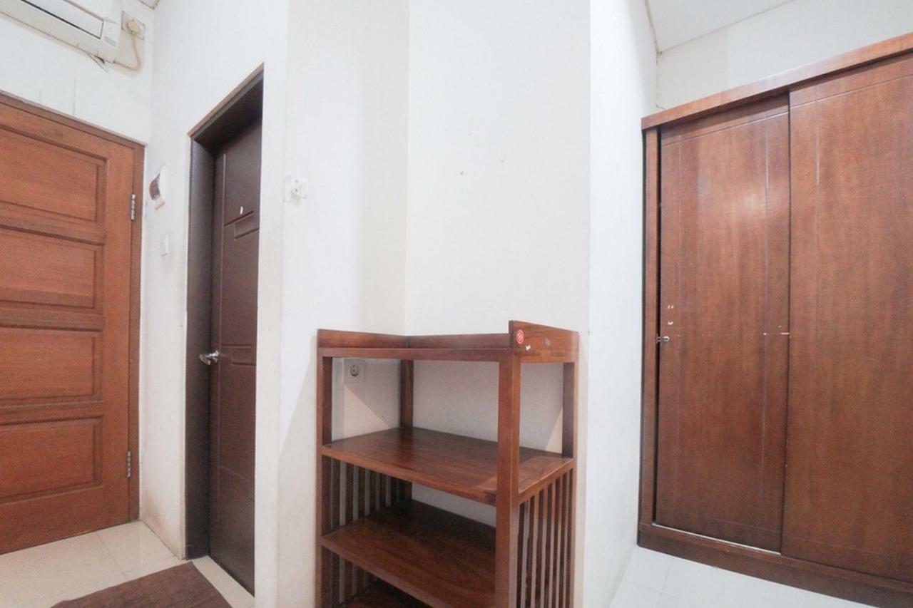 Reddoorz Plus Near Green Pramuka Square Mall Jakarta Luaran gambar